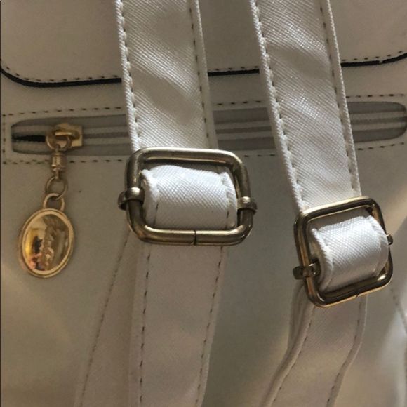 White adjustable backpack - Picture 3 of 10